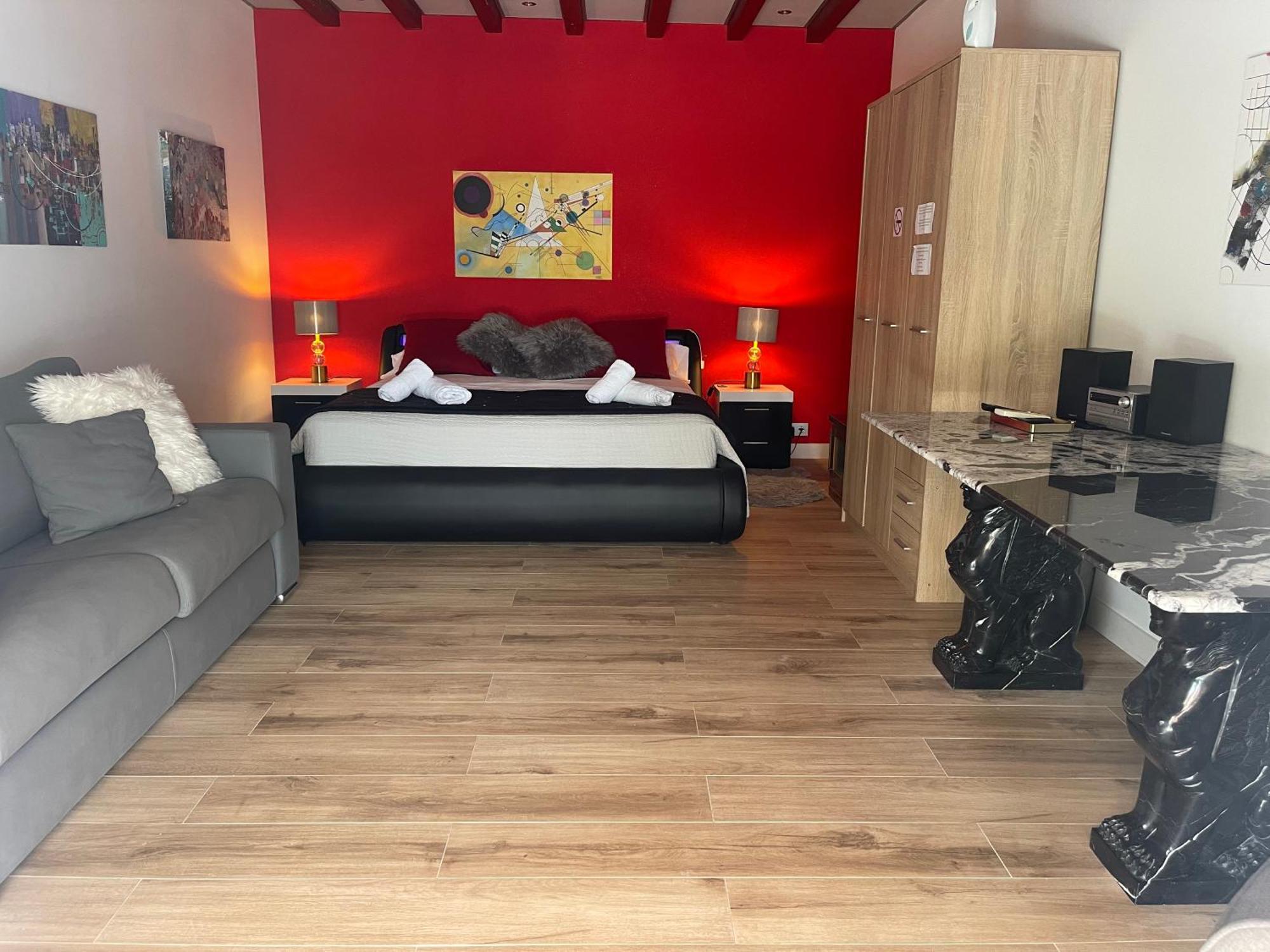 1 Habitacion Con Bano Privado Frente A La Piscina, Maximo Para 4 Personas, No Es La Casa Completa,1Cama Y 1 Sofa-Cama San Vicente Raspeig Eksteriør billede